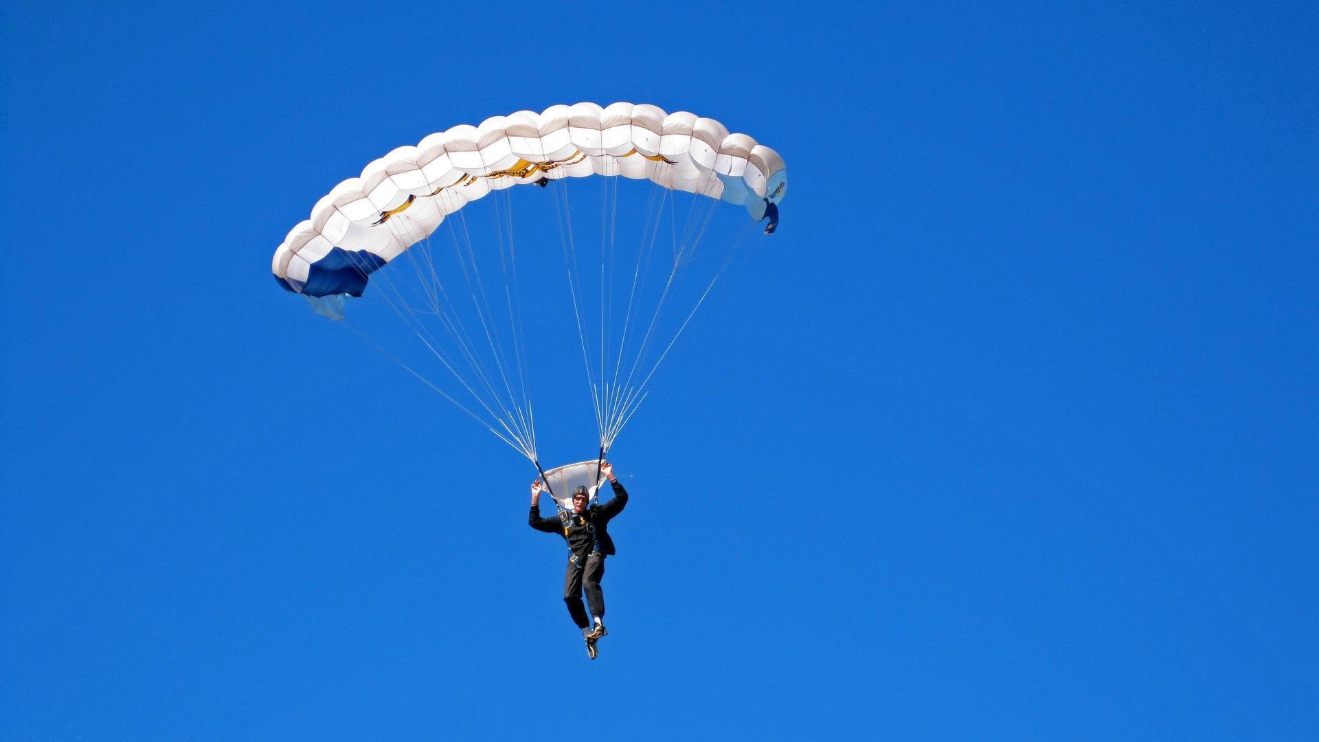 开云品牌-冬季雪地抢椅子赛,趣味横生的冰雪运动